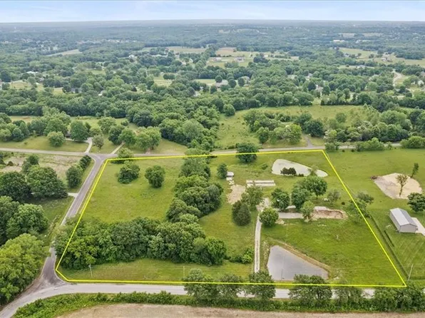 12703 Northern Ave, Liberty, MO 64068