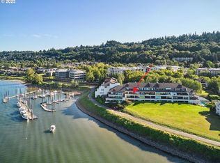 5270 S Landing Square Dr #16, Portland, OR 97239