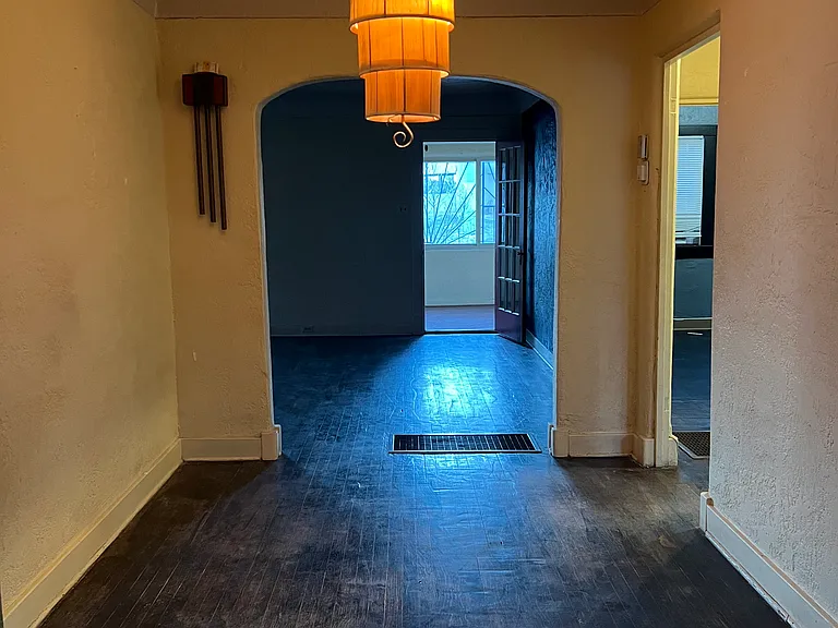 140 Girard Blvd NE — Photo 12