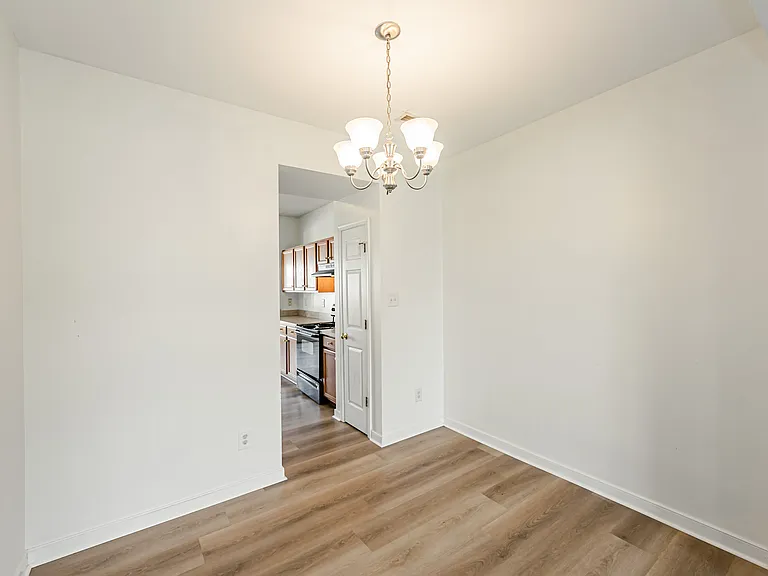 1429 New Haven Ct — Photo 3