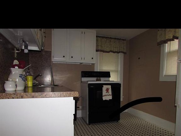 2nd image of 108 1/2 S Whitley St