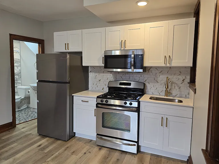 4852 S Wood St #2RB — Photo 2