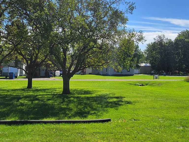 400 & 401 Scranton St — Photo 38