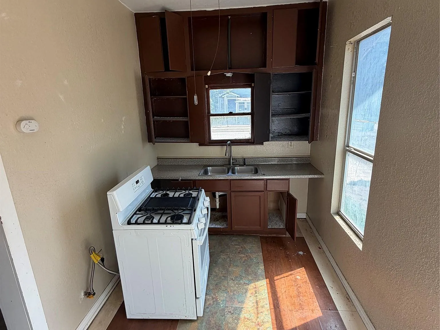 1 bed, 1.0 bath, 1176 sqft, $700 — Photo 3