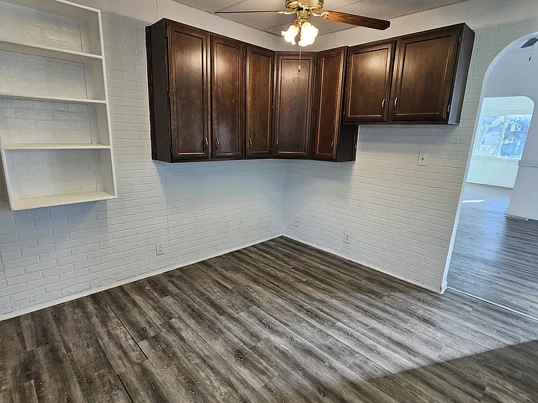 405 W Grimes Ave — Photo 3
