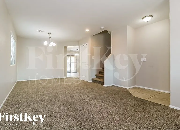 10222 W Hess St — Photo 4
