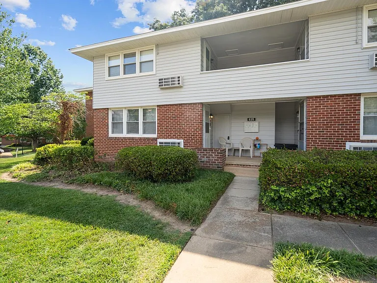 635 Daniels St #A — Photo 2