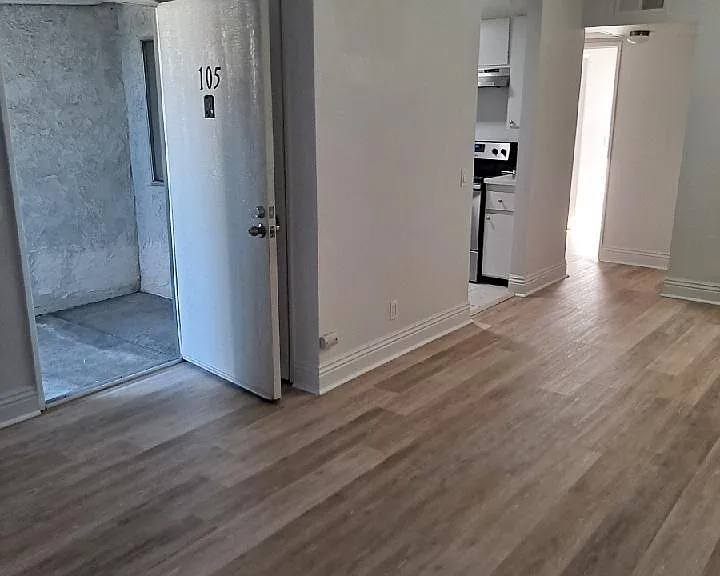 142 S Esplanade St #105 — Photo 1