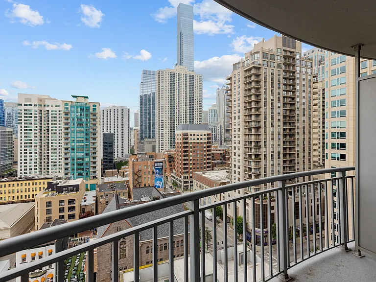 600 N Dearborn St #1505 — Photo 22
