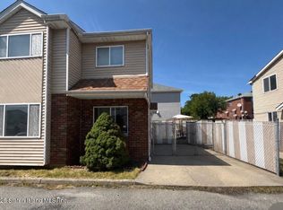 17 Patty Ct, Staten Island, NY 10312