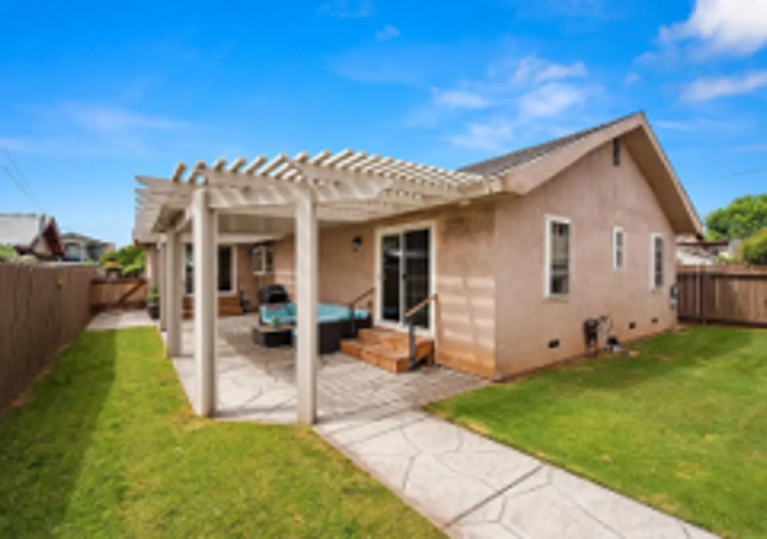 3 bed 2 bath with 3 car garage — Photo 1