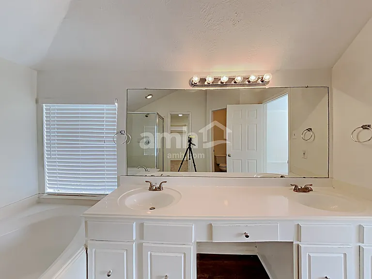 14614 Twisted Pecan Ct — Photo 10