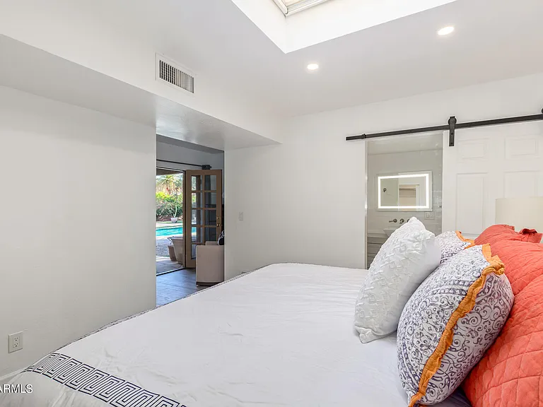4450 E Camelback Rd #1 — Photo 37