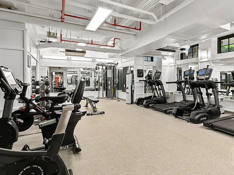 28 E 10th St #10B — Photo 13