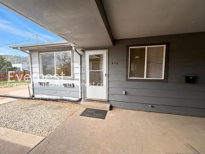 956 W Moreno Ave — Photo 2