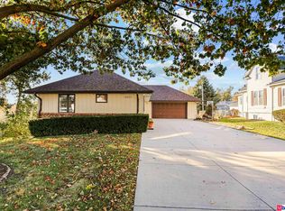 4515 R St, Omaha, NE 68117