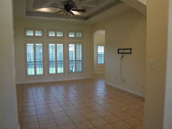 4th image of 1001 Loyola Dr