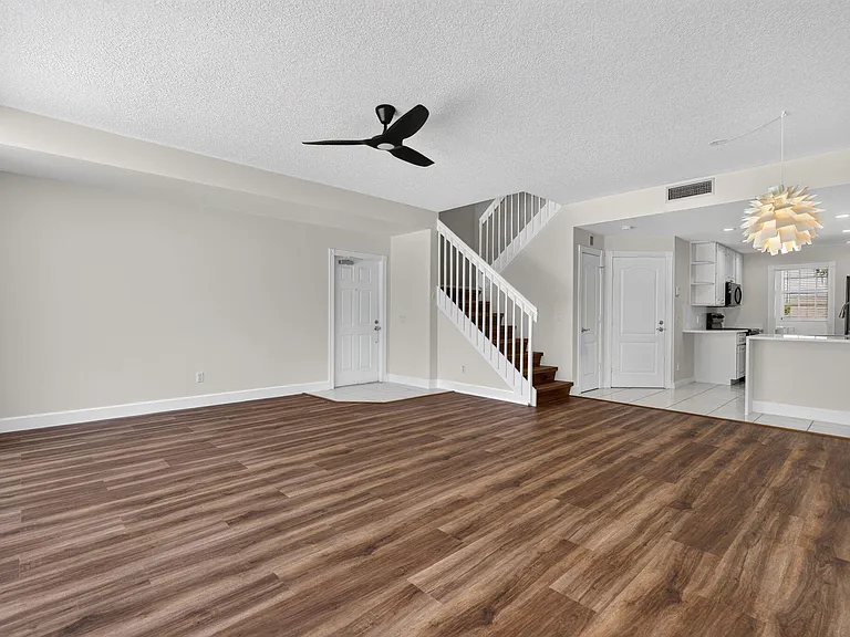 112 Santa Barbara Way — Photo 16
