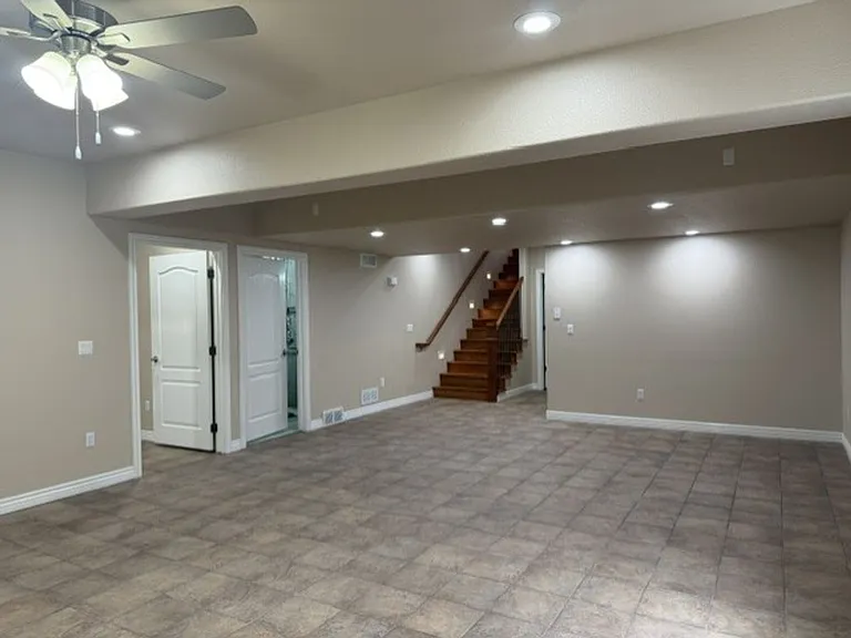400 Sterling Dr — Photo 24