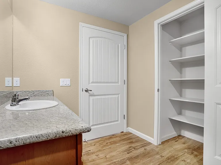 Ruby Vista Apartment — Photo 26
