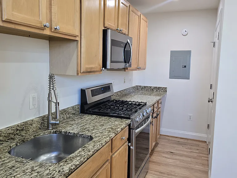1372 Randolph St NW #102 — Photo 8
