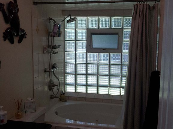 Bath W/Jacuzzi Shower