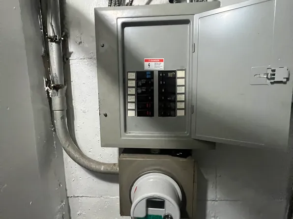 1533 East 57th Street image 2 of 4