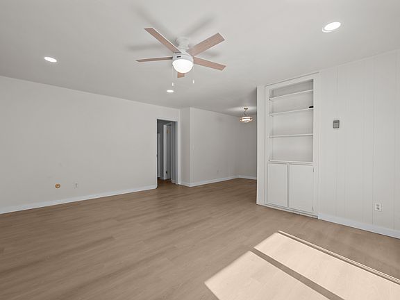 5th image of 1532 Hornblend St #1