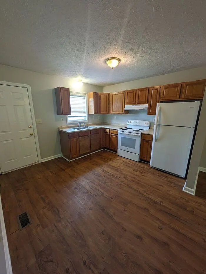 2 bed, 1.0 bath, 768 sqft, $995 — Photo 3