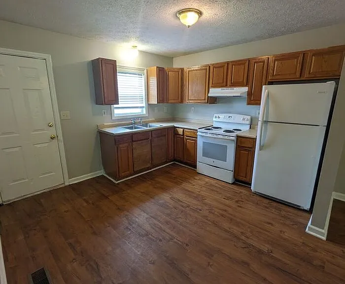 1107 N College Ave — Photo 3