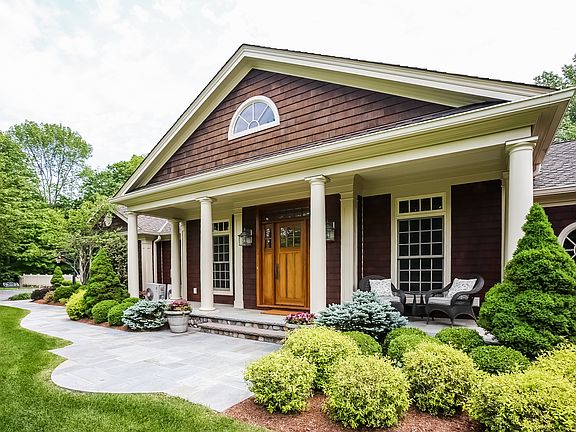 Gracious front entry