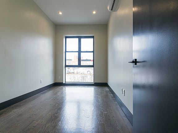 3rd image of 797 Sterling Pl #6R