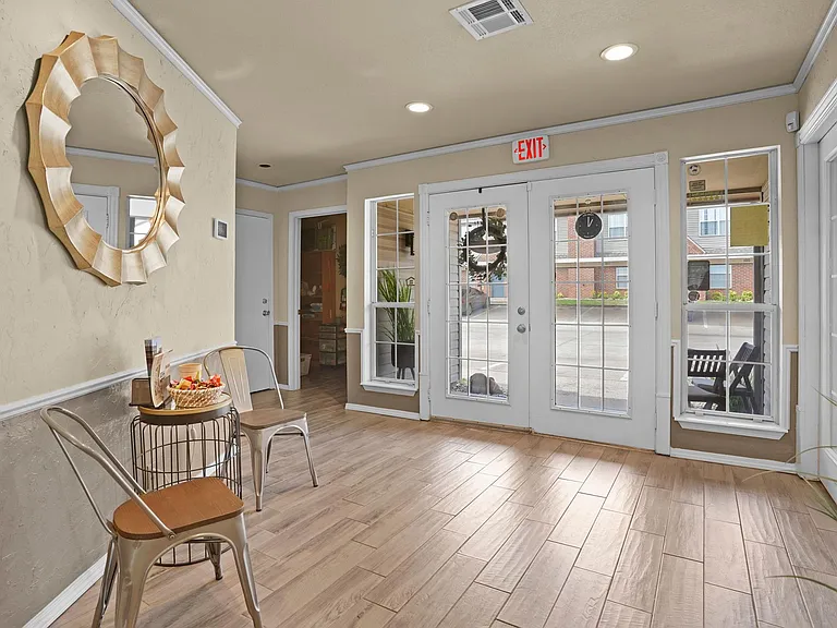 Persimmon Square Apartments — Photo 5