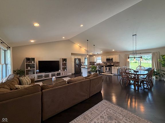 3rd image of 102 Shale Ct
