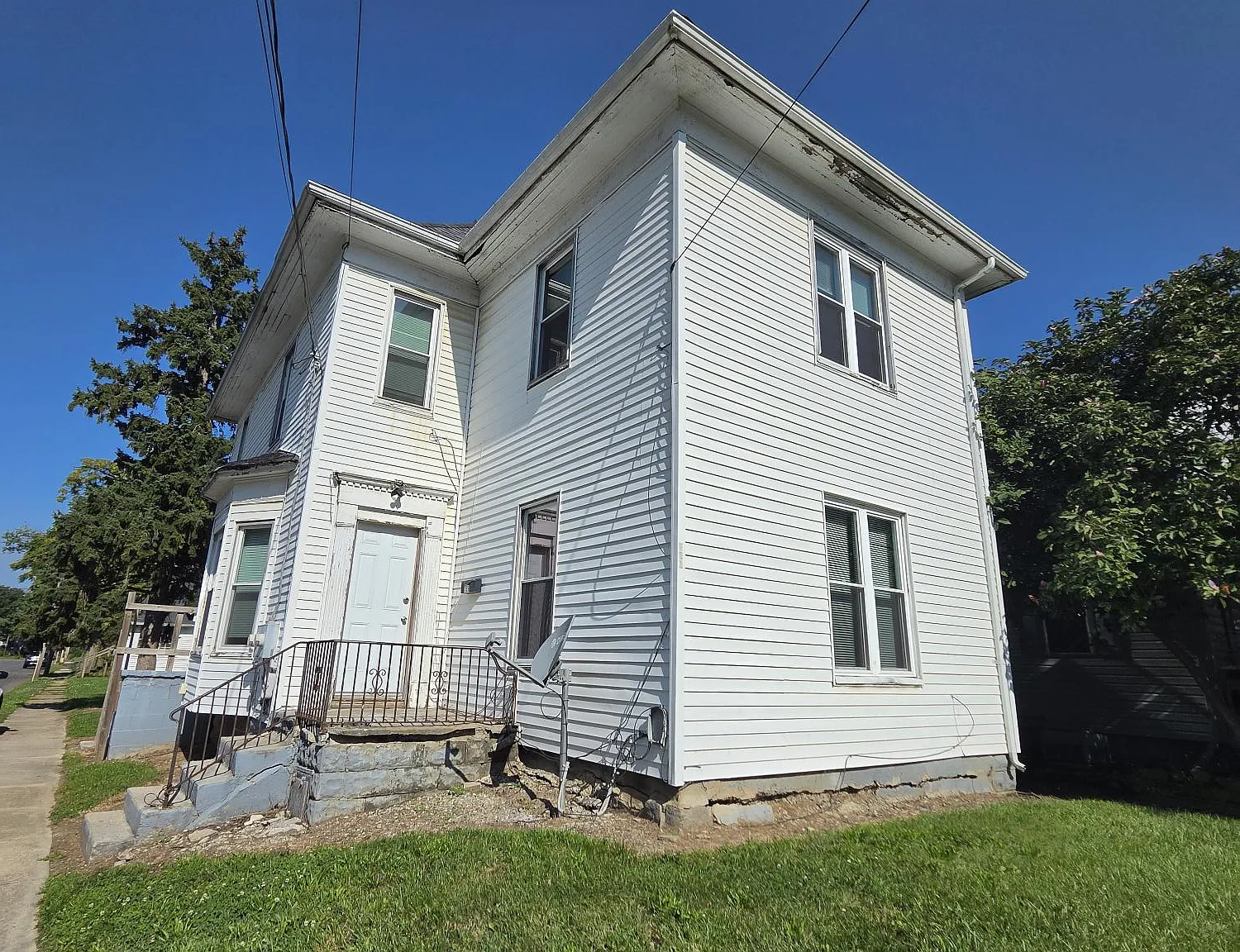 2 bed, 926 sqft, $1,045 — Photo 1
