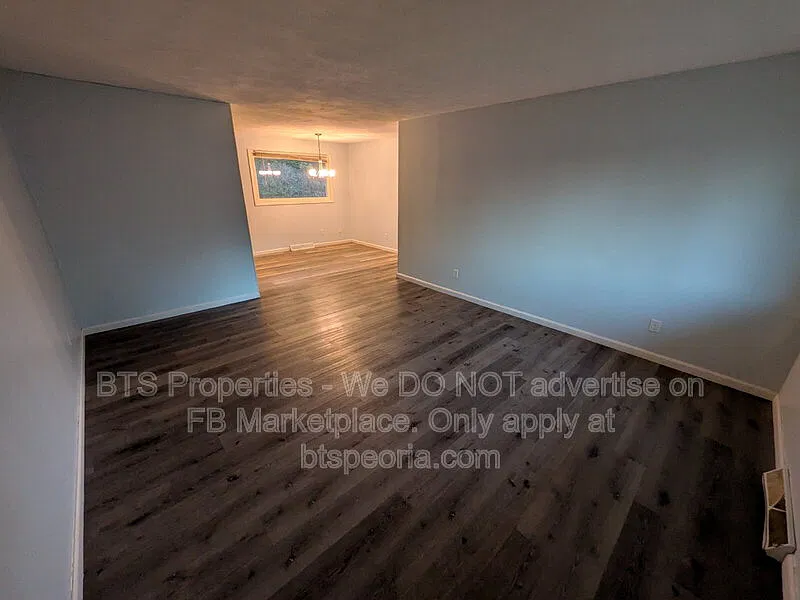 3 bed, 1.0 bath, 1360 sqft, $1,350 — Photo 2