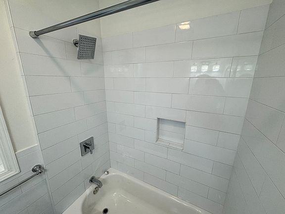 5th image of 5526 S Bishop St #2