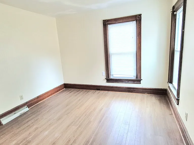 408 N Madison St — Photo 8