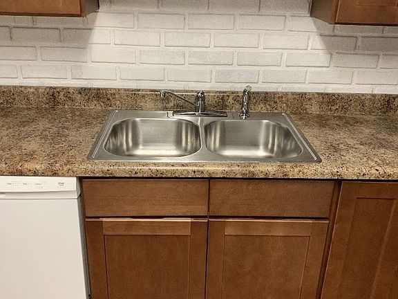 3rd image of 29 Lamplighter Ln