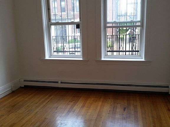 3rd image of 46 Park Vale Ave APT 2