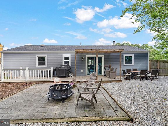 4th image of 7 Spruce Dr