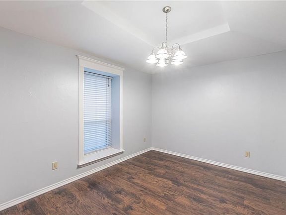 3rd image of 1501 Silverleaf Dr