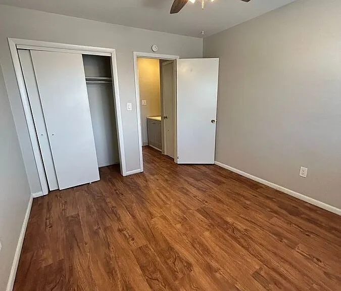 Keri Lyn Apartments — Photo 22