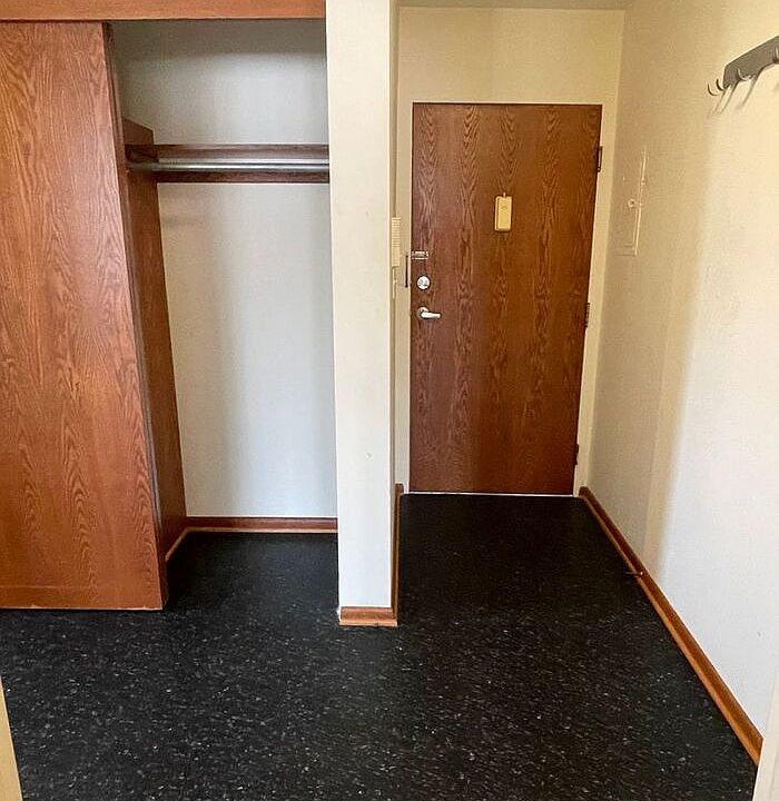 Kingfield Neighborhood 2nd Floor, Heat Paid, Pets USI