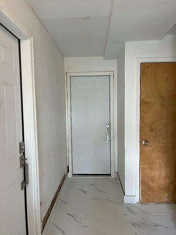 3 bed, 1100 sqft, $3,777 — Photo 2