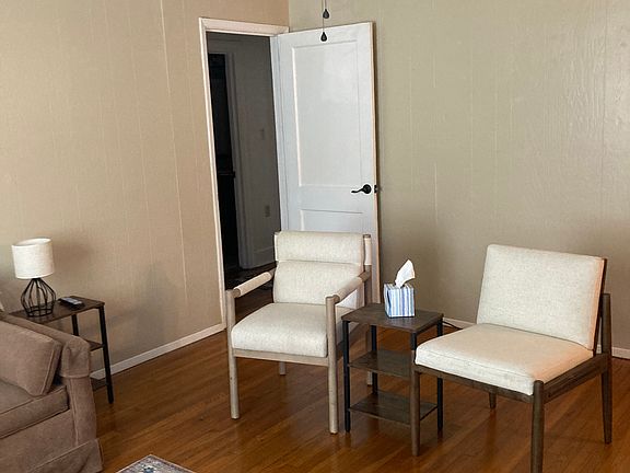 4th image of 816 Johnson Ave