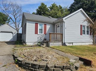 1 Hickerson Pl, Alton, IL 62002