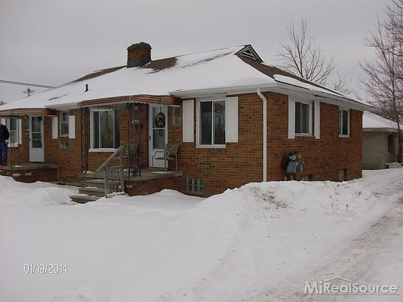 2nd image of 36082 Park St