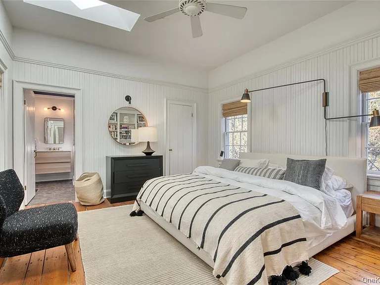 1800 Village Ln — Photo 8