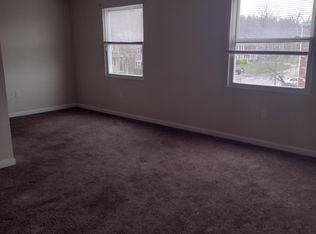 3201 Fordhaven Rd #3, Louisville, KY 40214